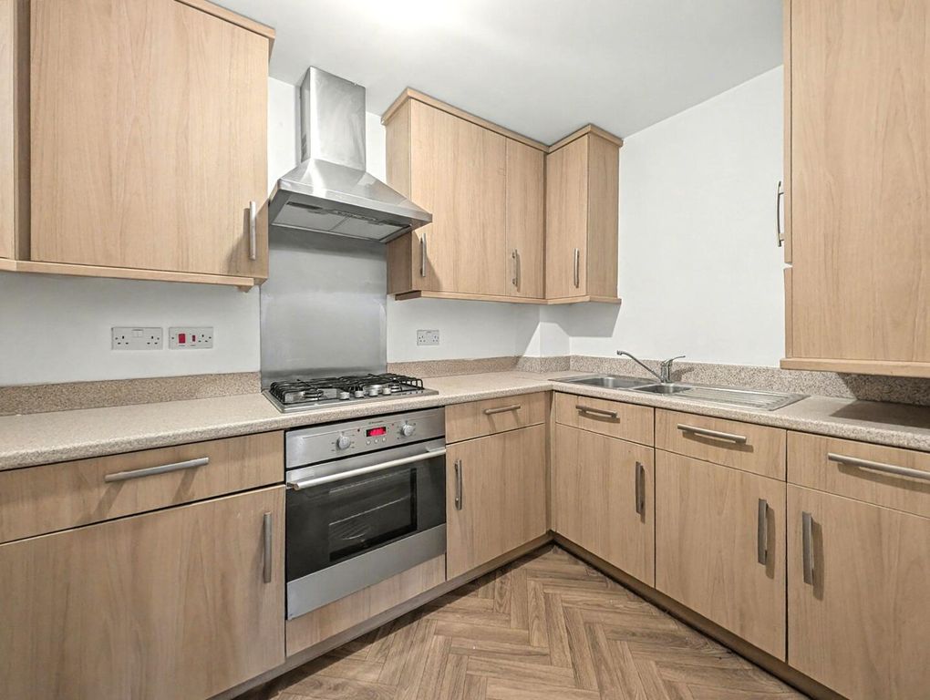 Property photo 2 of 9 Kitchen
