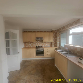 Property photo 3 of 7 Kitchen