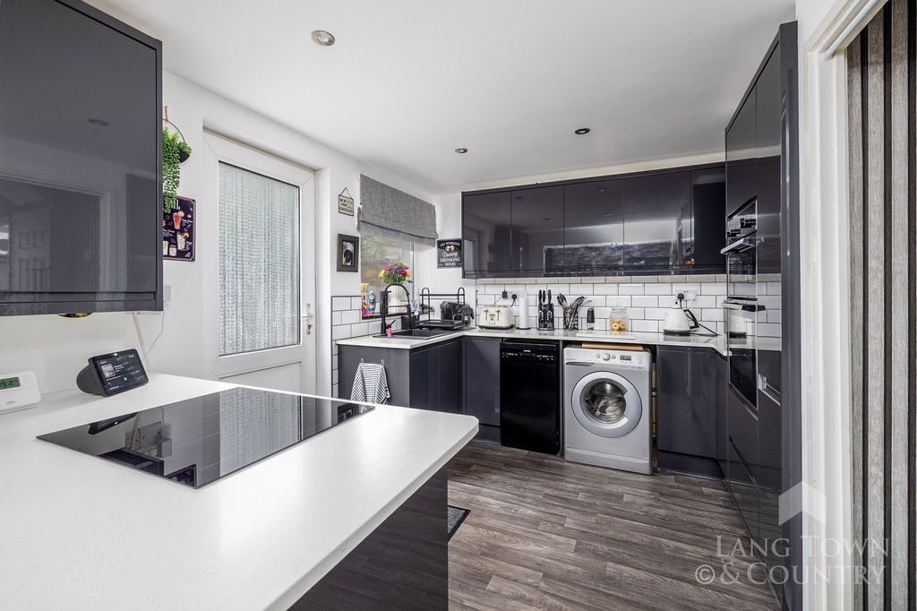 Property photo 3 of 21