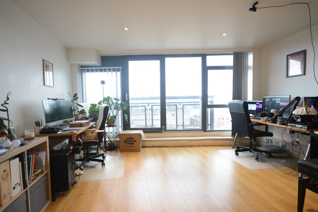 Property photo 1 of 5 (Main)