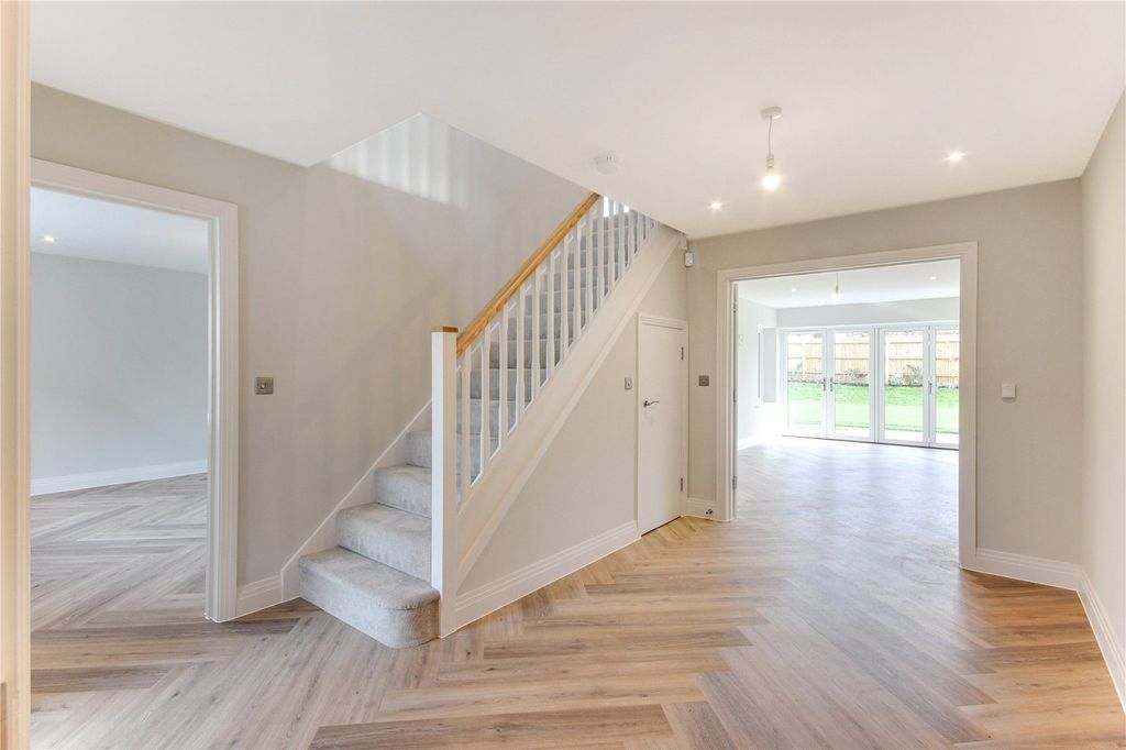 Property photo 2 of 16 Entrance Hall