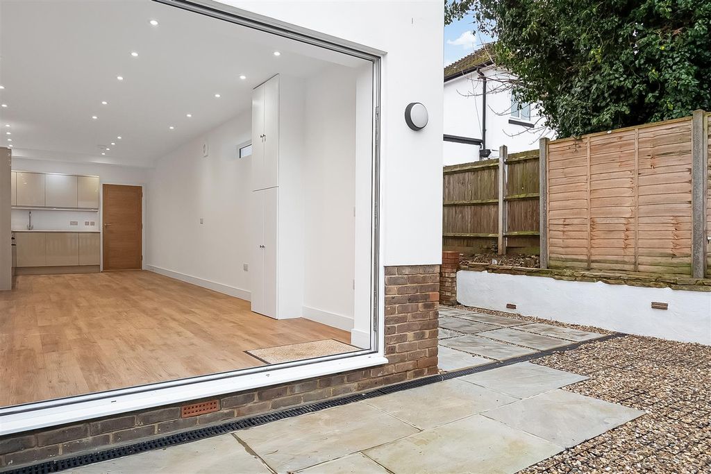 Property photo 2 of 13 Private Garden