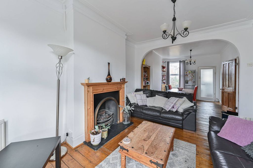 Property photo 3 of 13