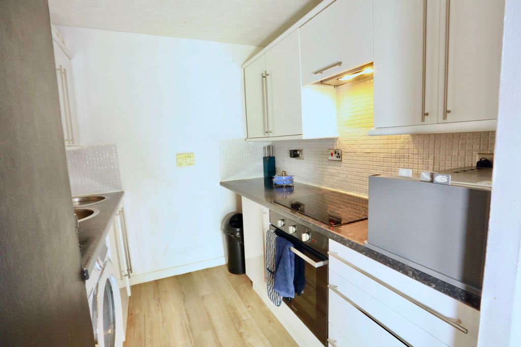 Property photo 2 of 8