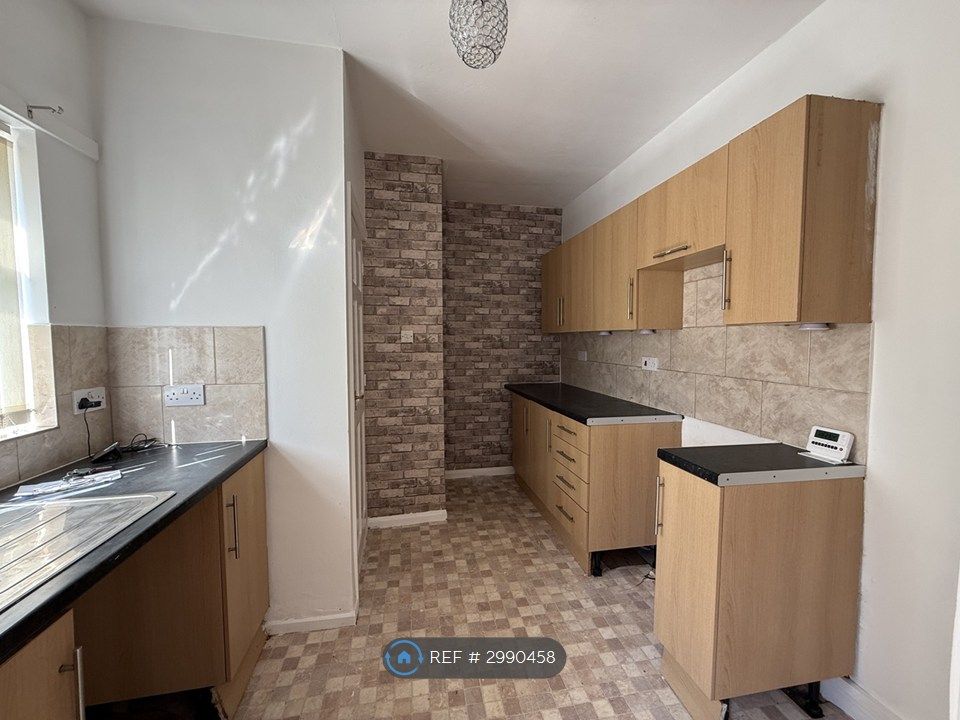 Property photo 2 of 9 Kitchen