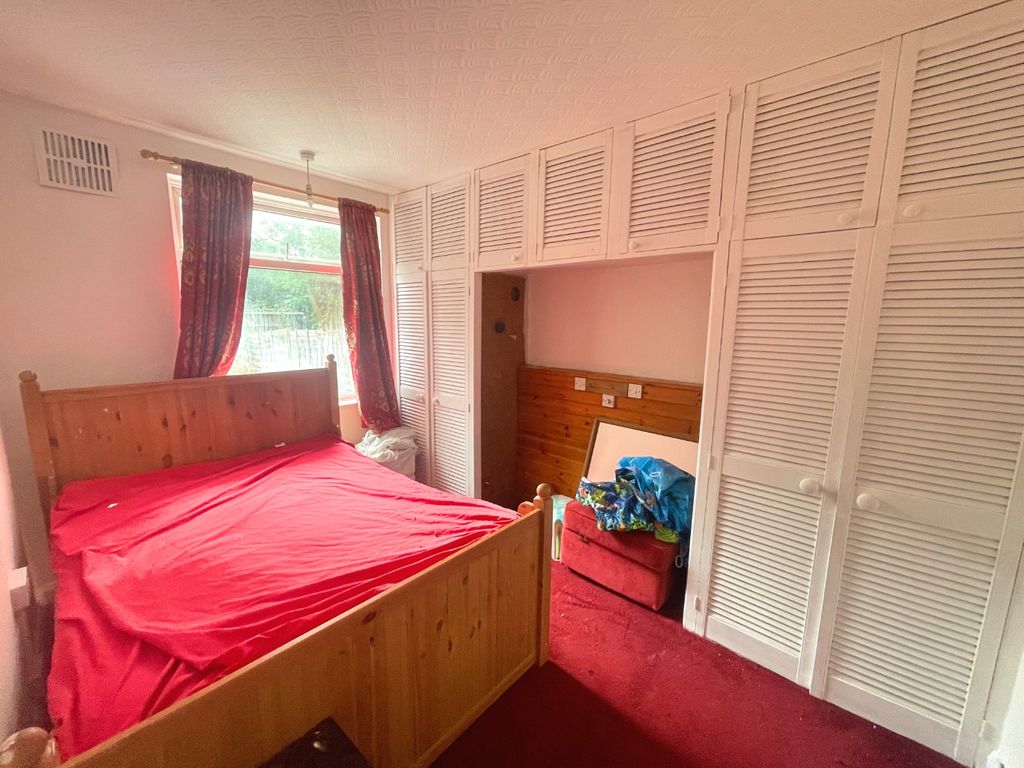 Property photo 3 of 9 4233152
