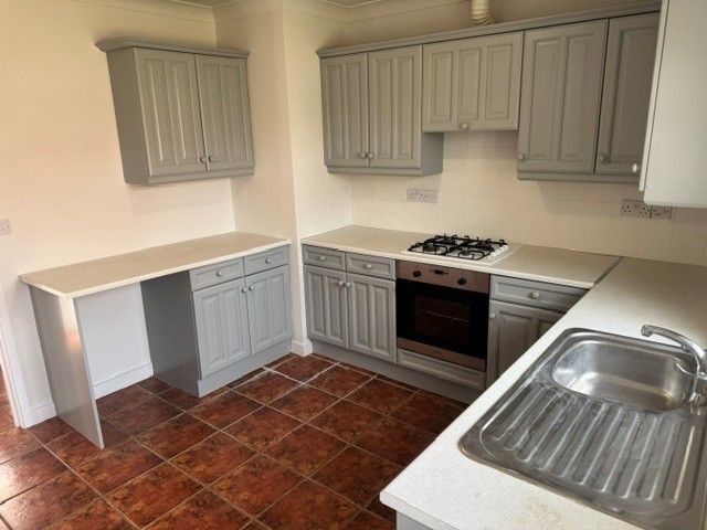 Property photo 2 of 8 Kitchen