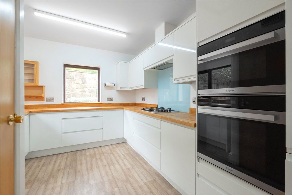 Property photo 3 of 27 Kitchen