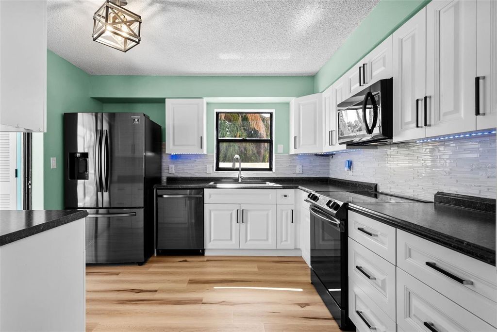 Property photo 3 of 32 <Alttext/>