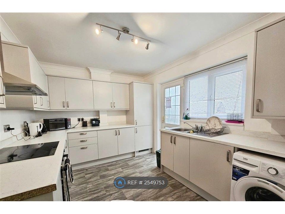 Property photo 1 of 11 Kitchen