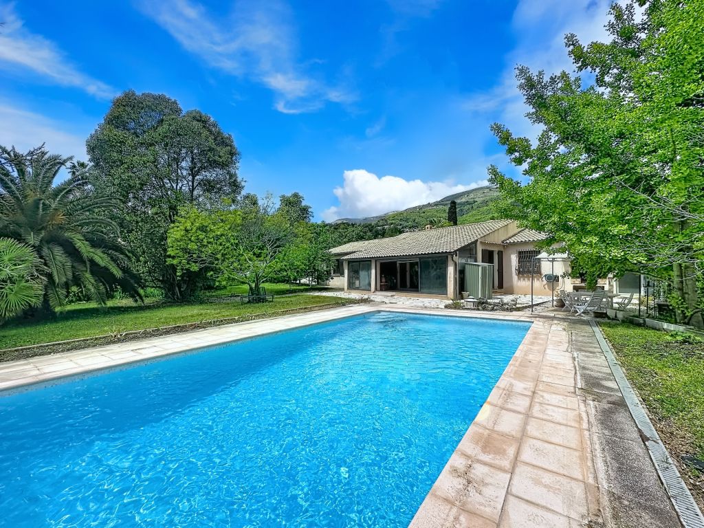 Property photo 1 of 23