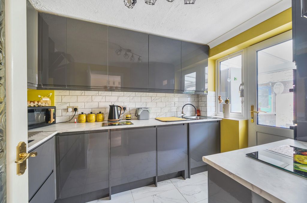 Property photo 2 of 15 1468585-19-6A1d65...