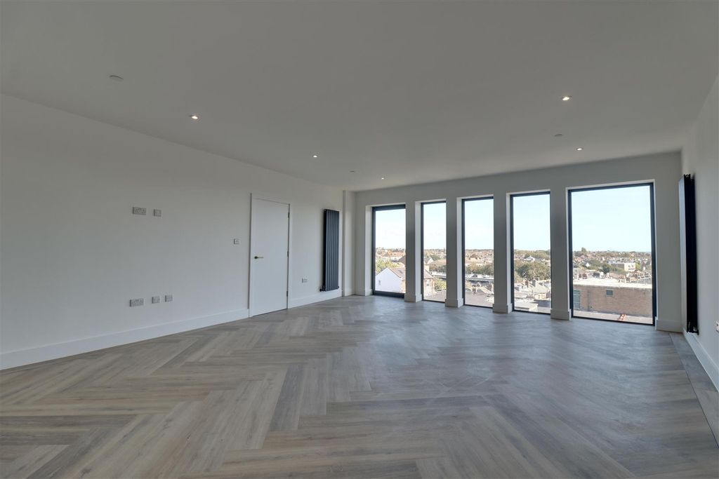 Property photo 2 of 13 Cb732211-87B4-4Da2-936F-A15Dbeceeacc_1_201_A.Jpeg