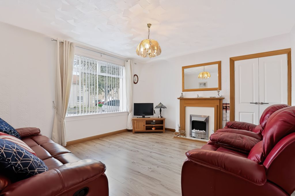 Property photo 2 of 31
