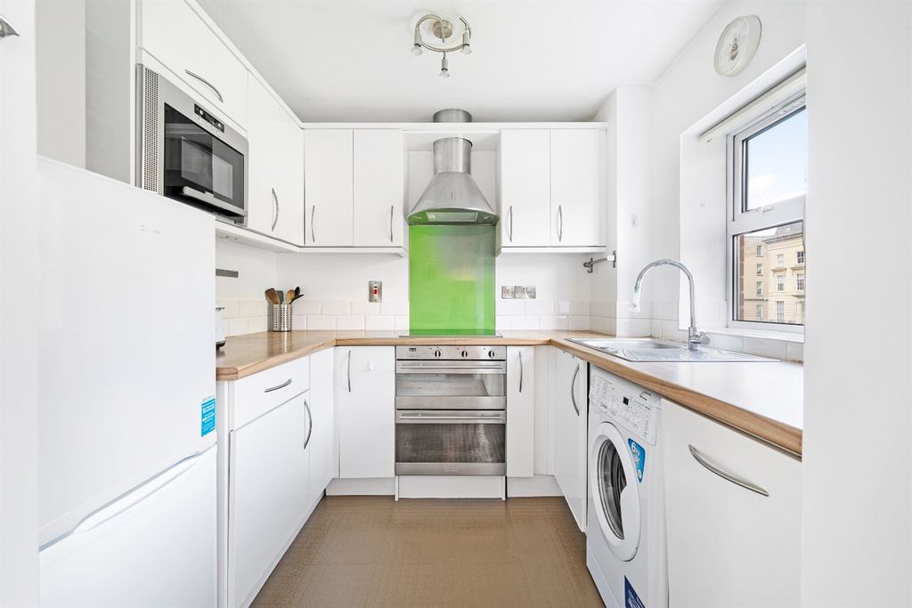 Property photo 2 of 9 Kitchen