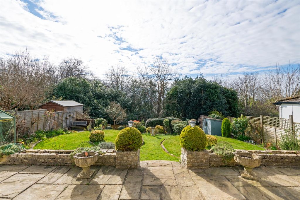 Property photo 3 of 31