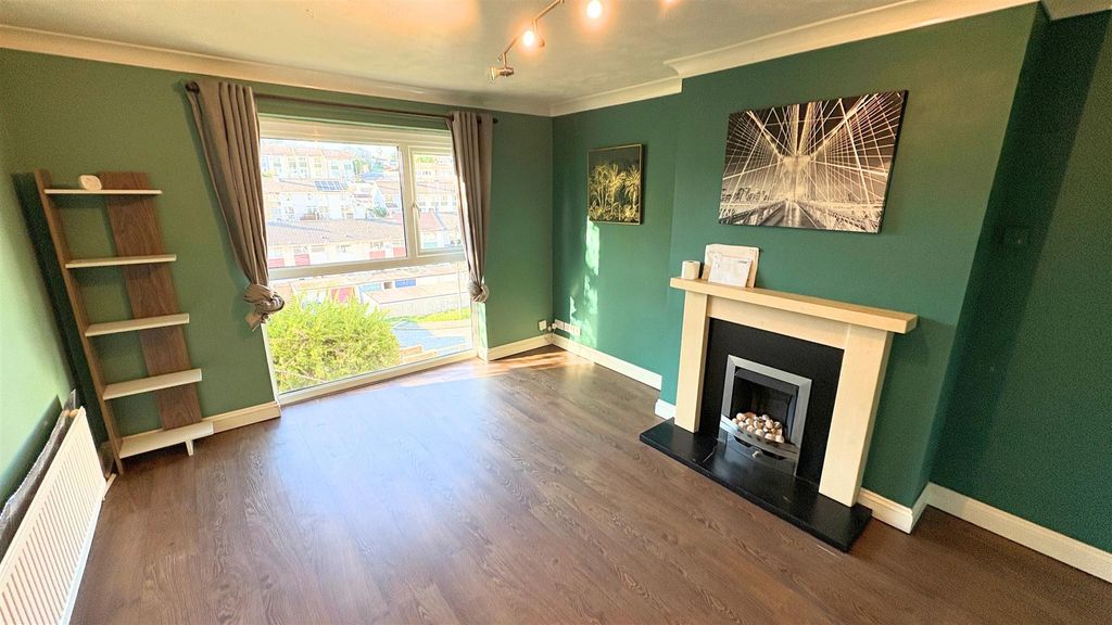 Property photo 2 of 10 1G.Jpg