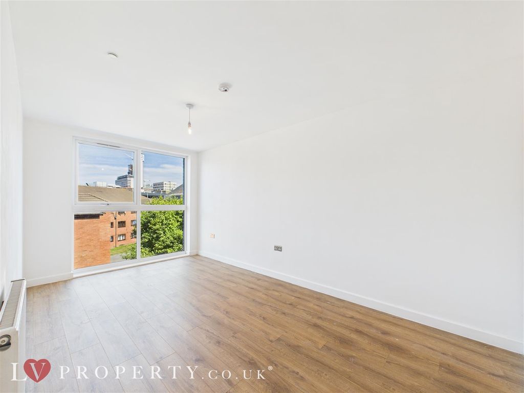 Property photo 3 of 12 Cam05016G0-Pr0097-Still003.Jpg