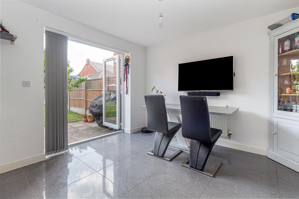 Property photo 3 of 20 Dining-Area1.Jpg