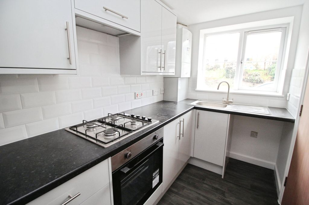 Property photo 3 of 13 Kitchen