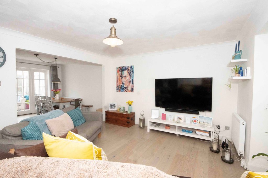 Property photo 3 of 12