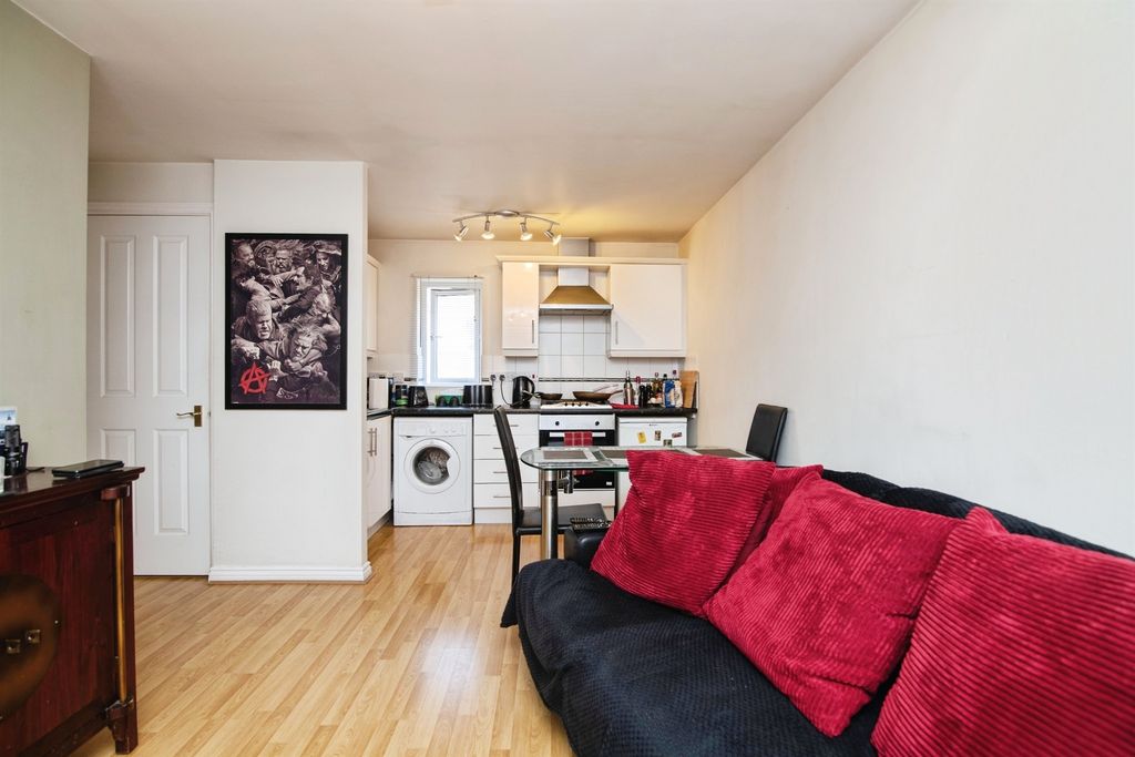 Property photo 3 of 11