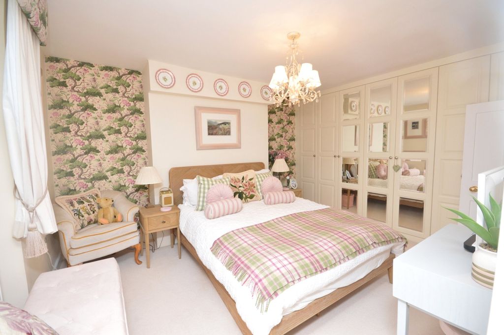 Property photo 3 of 24 Main Bedroom