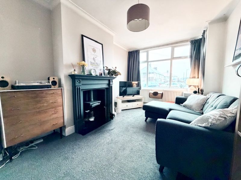 Property photo 3 of 18 Lounge