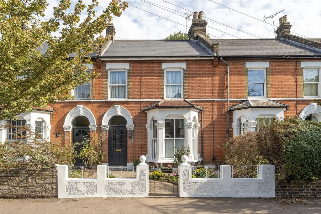 Property photo 1 of 41 Albany Road, E12