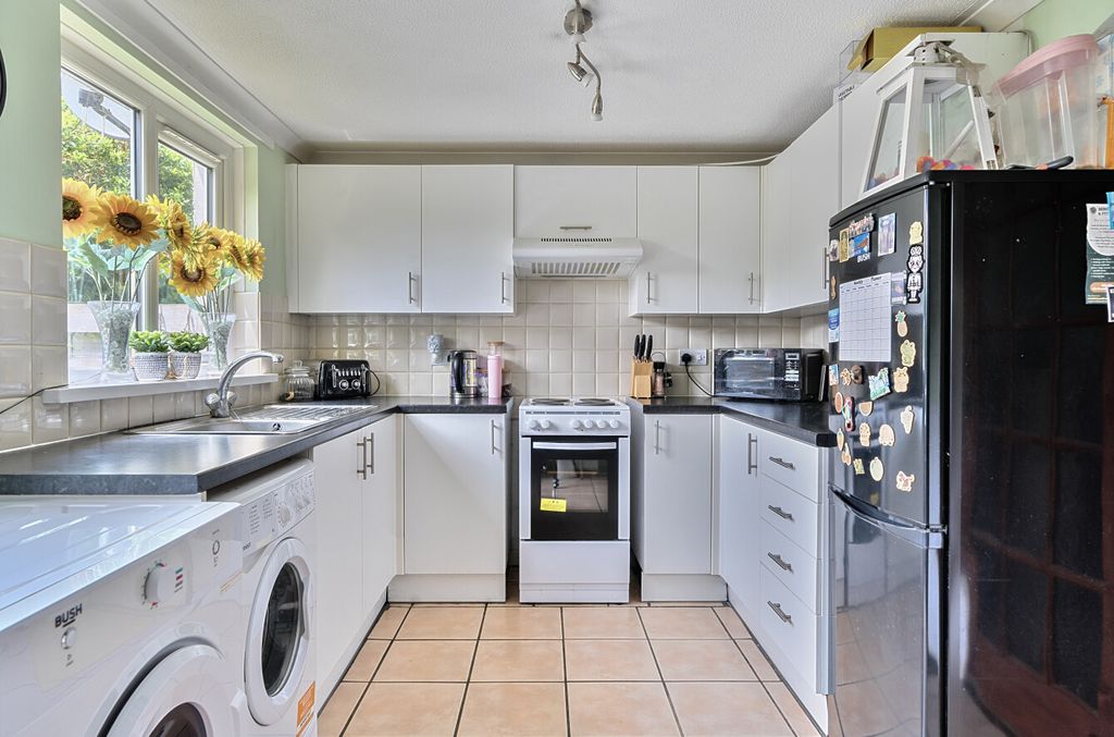 Property photo 3 of 18 1301936-11-683F0B...