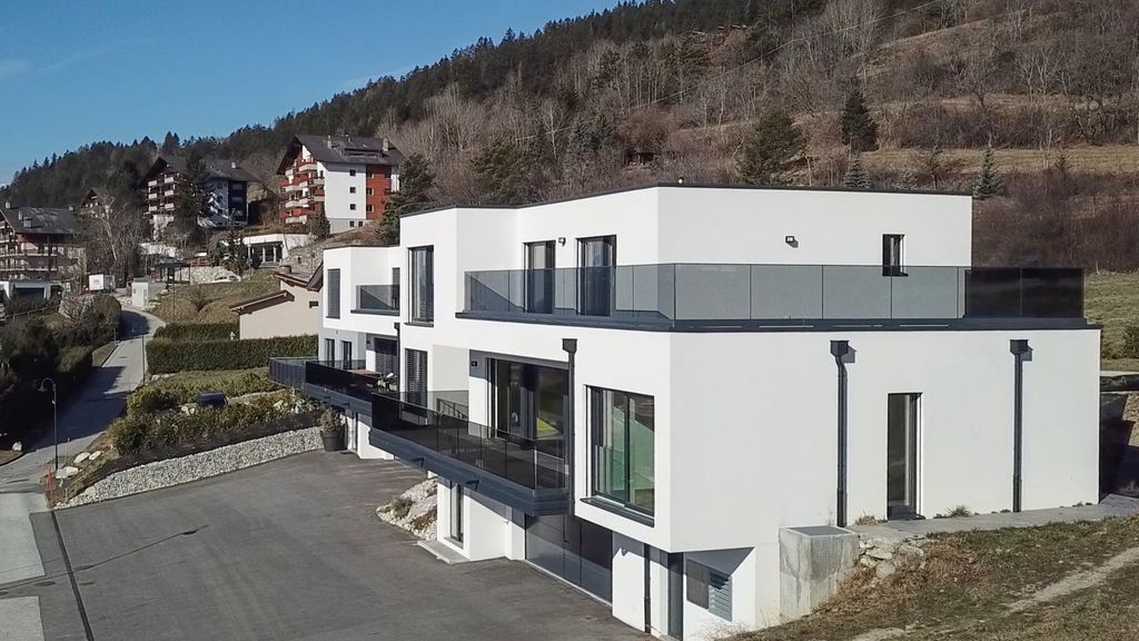 Property photo 3 of 12