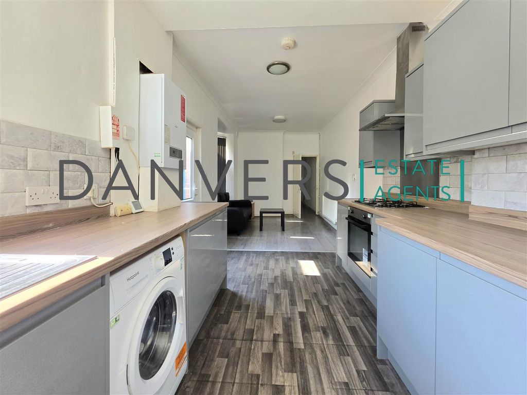 Property photo 1 of 9 Kitchen