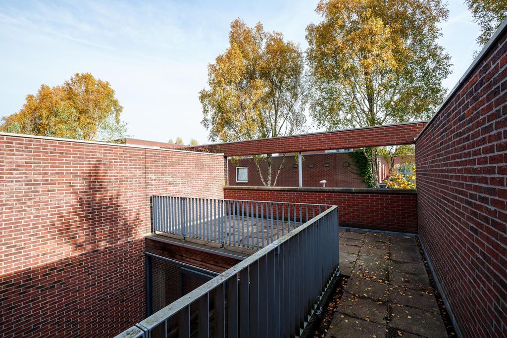 Property photo 2 of 50