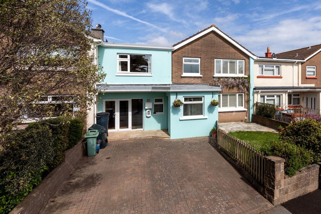 Property photo 1 of 32