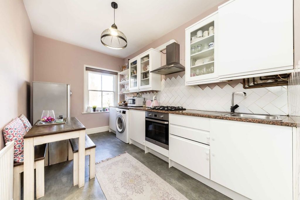 Property photo 3 of 6