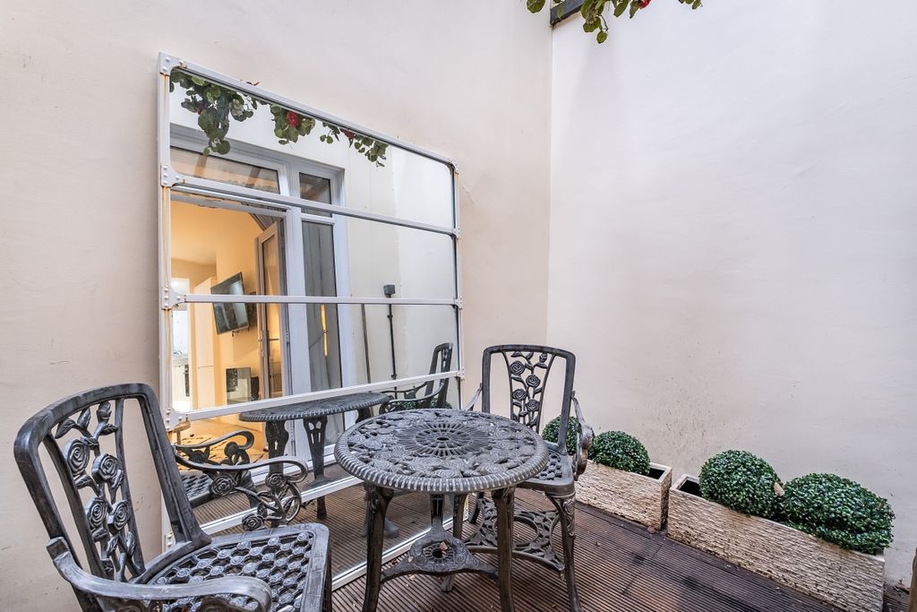Property photo 2 of 11 Patio