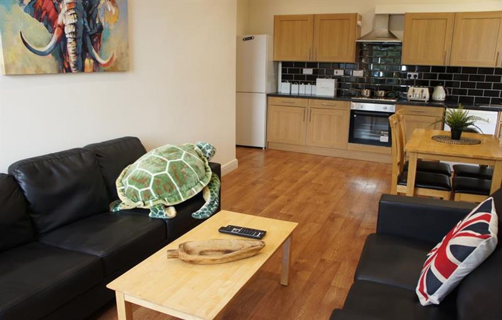 Property photo 2 of 10
