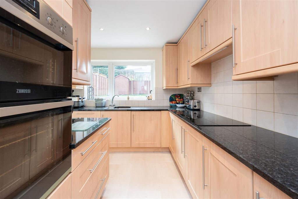 Property photo 3 of 21 Kitchen