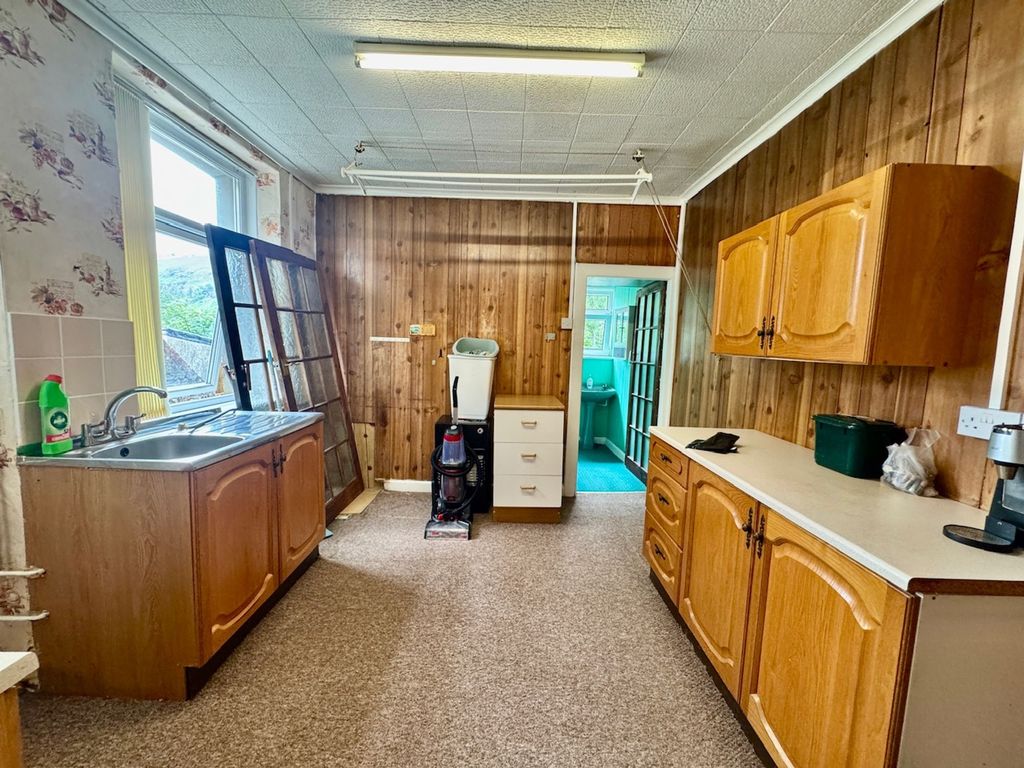 Property photo 3 of 27