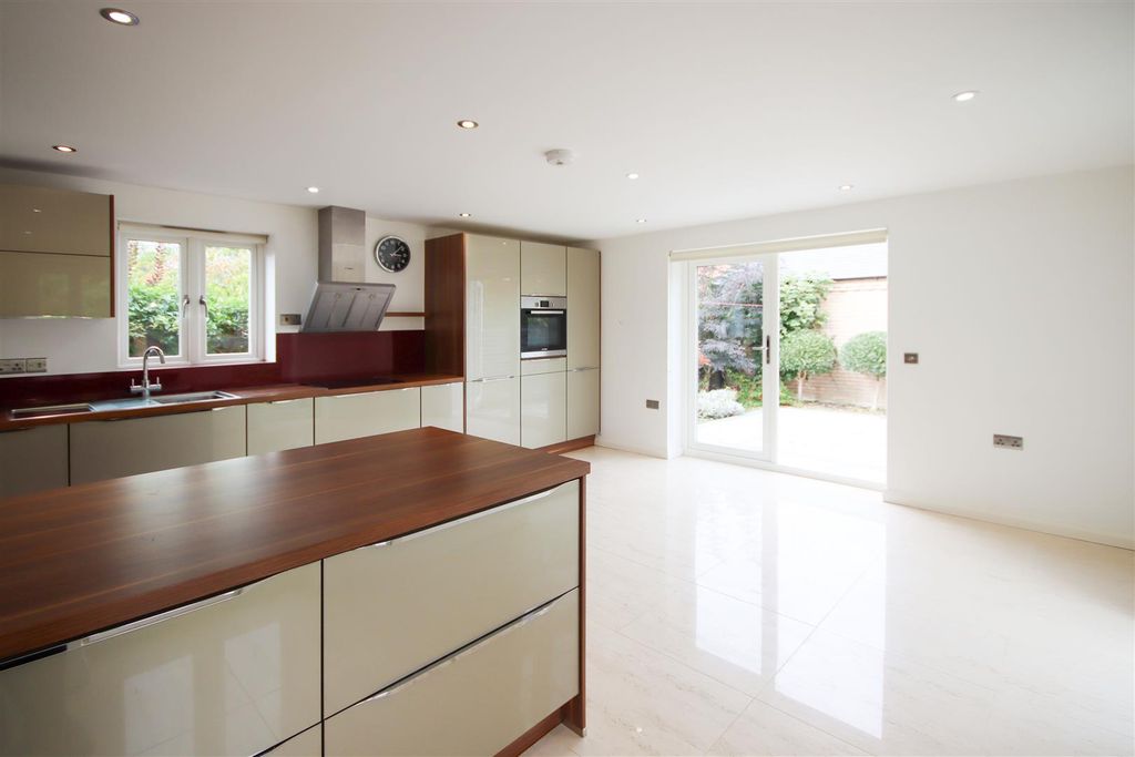 Property photo 3 of 18 Kitchen 2.Jpg