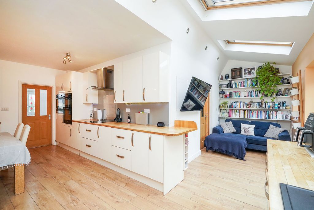 Property photo 3 of 17