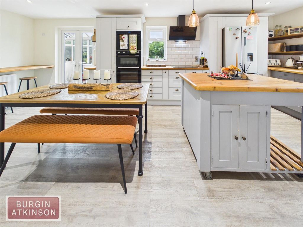 Property photo 2 of 33 Cam01619G0-Pr0186-Still025.Jpg