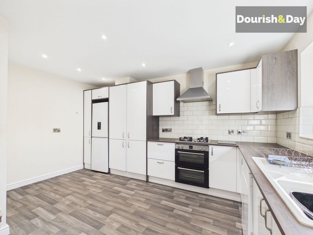 Property photo 3 of 26