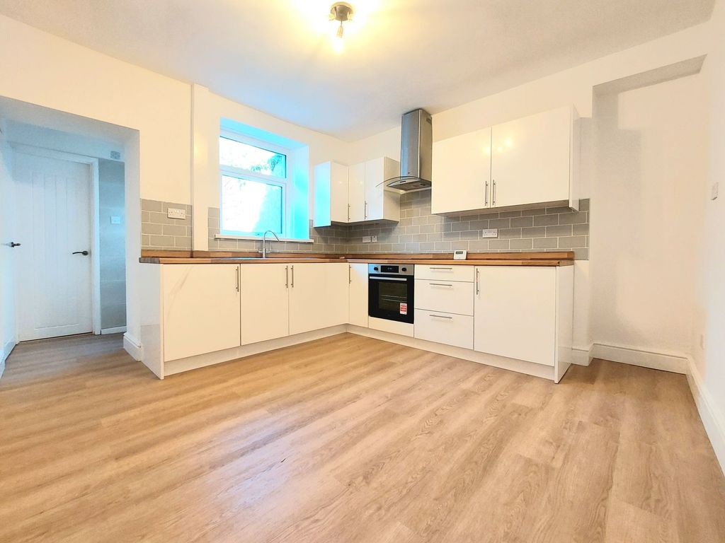 Property photo 3 of 28