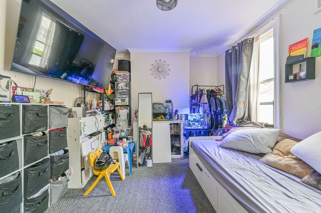 Property photo 1 of 5