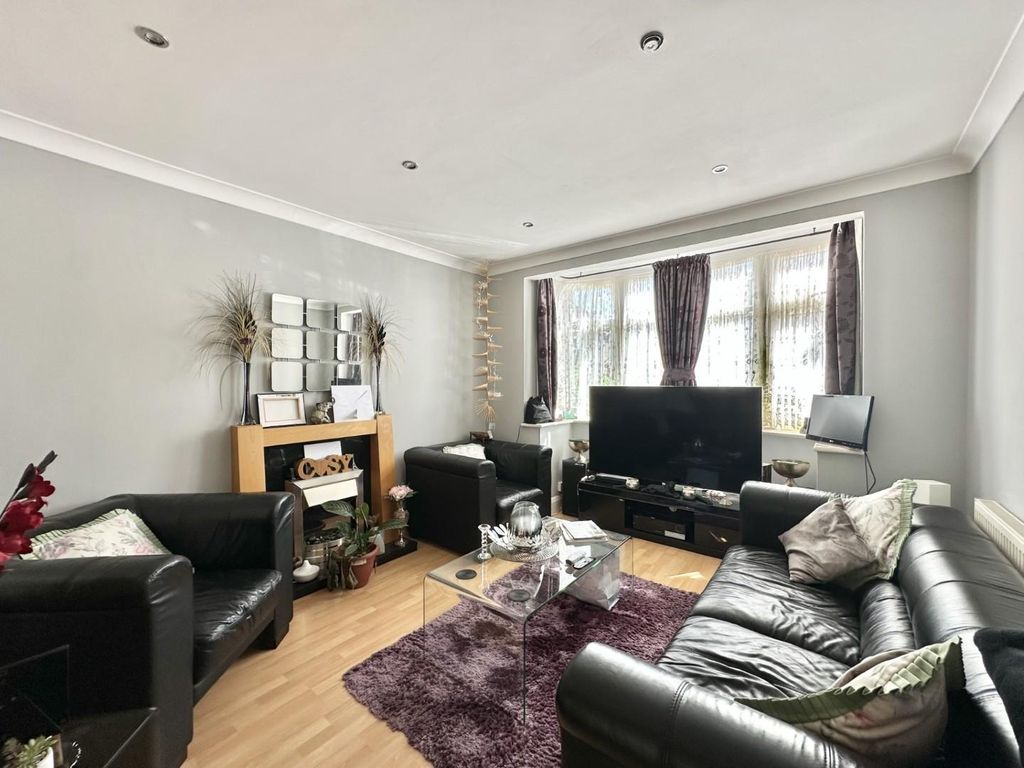 Property photo 2 of 23 9902470B-29Db-4203-Bec6-72Aeee50B8E7.Jpg