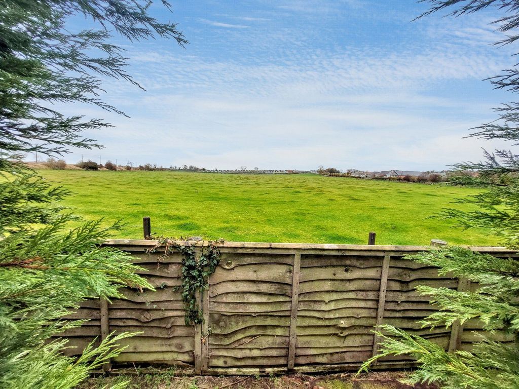 Property photo 2 of 27