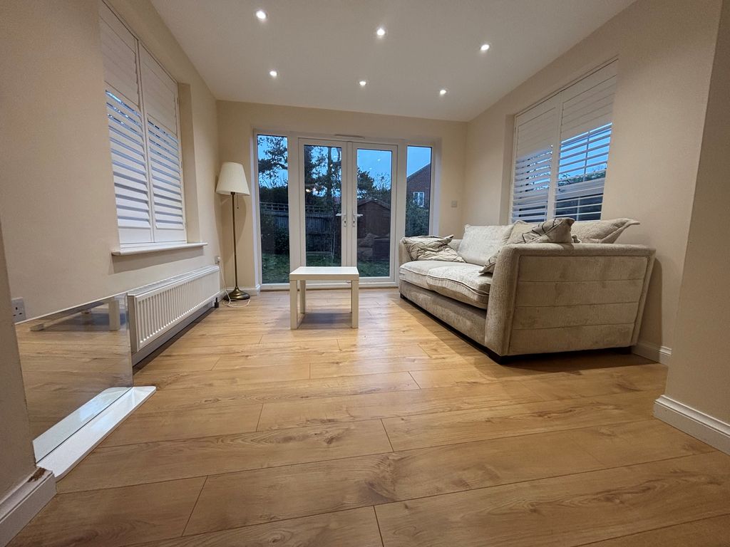 Property photo 1 of 14 Living Room