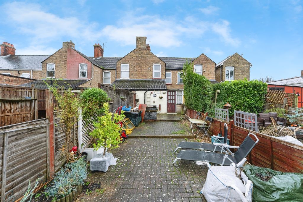 Property photo 3 of 13