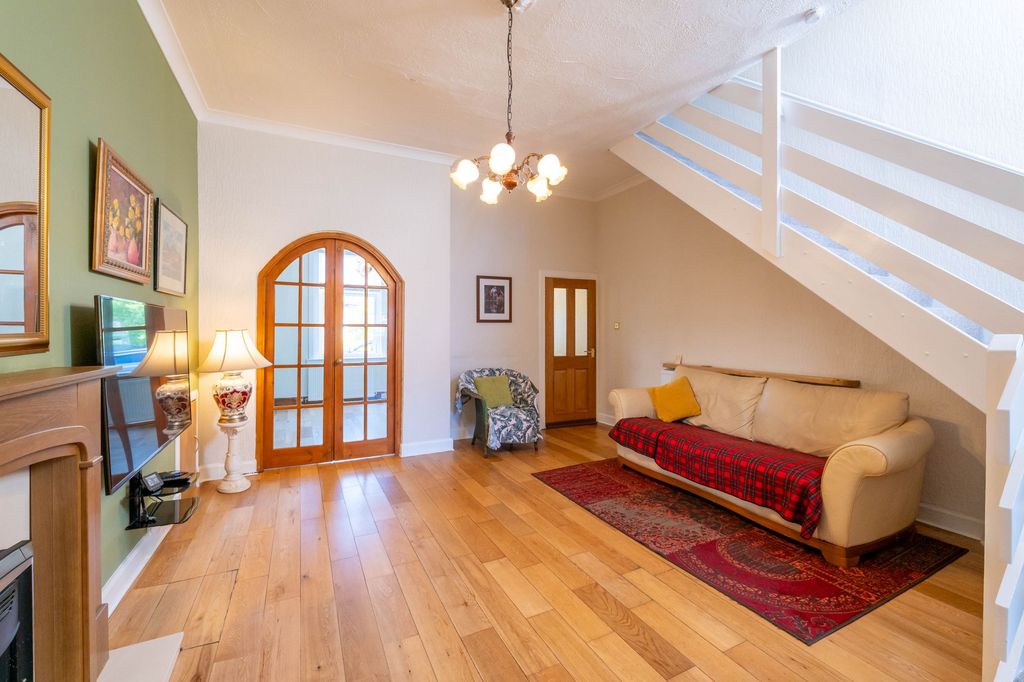 Property photo 3 of 31